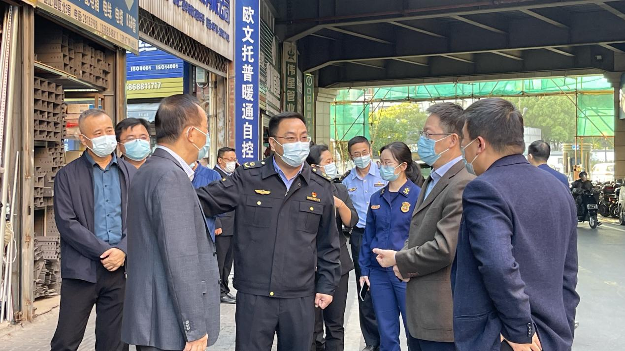 拱墅区领导赴逐梦国际市场 检查疫情防控及消防安全工作
