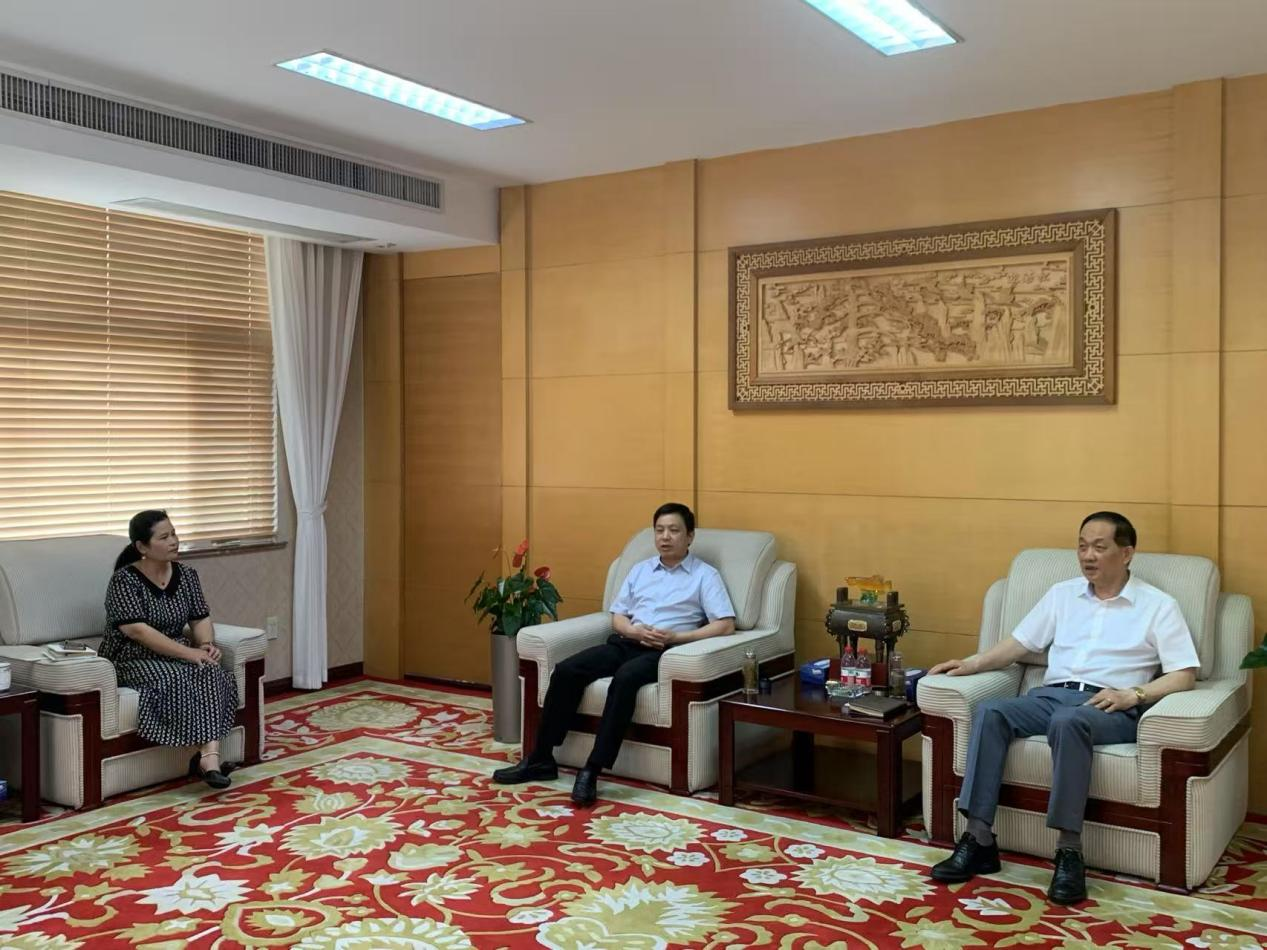 区领导赴集团慰问人大代表