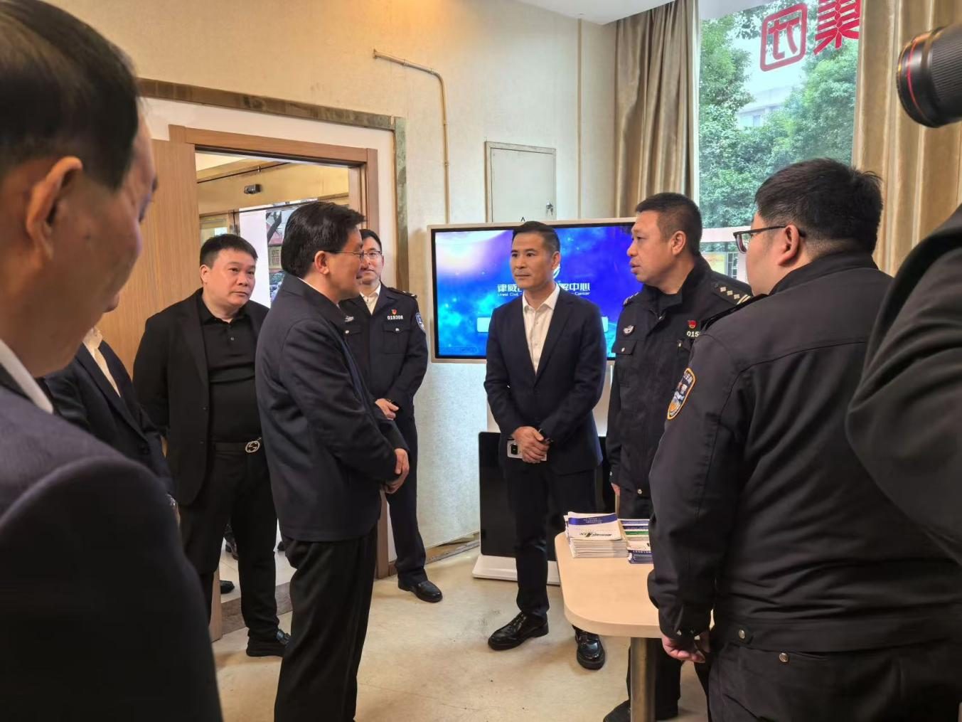 市委副书记、政法委书记马小秋赴逐梦国际五金市场调解工作站调研指导